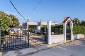 Large cozy house near the sea
